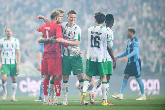 Hammarbys spelare jublar