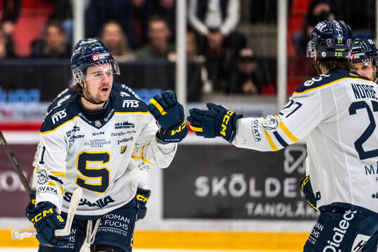 Södertäljes Andrew Vanderbeck jublar