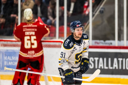 Kalmars målvakt Jacob Crespin deppar och Södertäljes