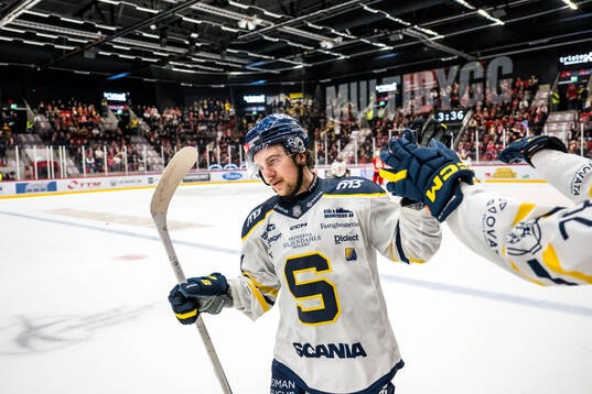 Södertäljes Andrew Vanderbeck jublar