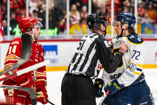 Kalmars George Diaco och Södertäljes Leevi Teissala