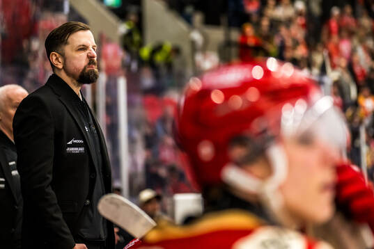 Kalmars tränare Viktor Tuurala deppar