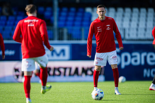 Joachim Soltvedt of Brann warms up