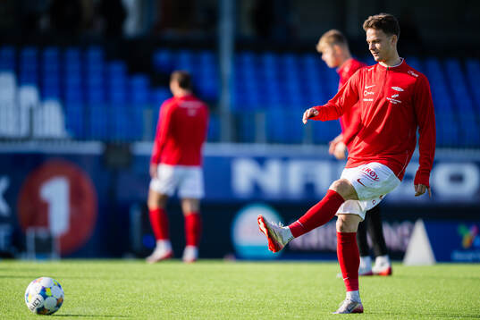 Felix Horn Myhre of Brann warms up
