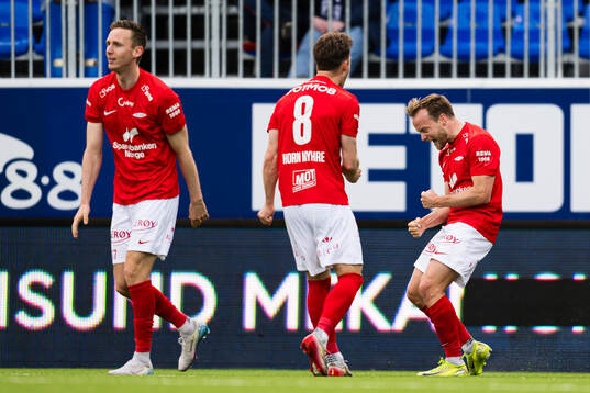 Bård Finne of Brann celebrates