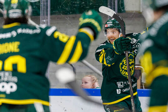 Björklövens Axel Ottosson jublar