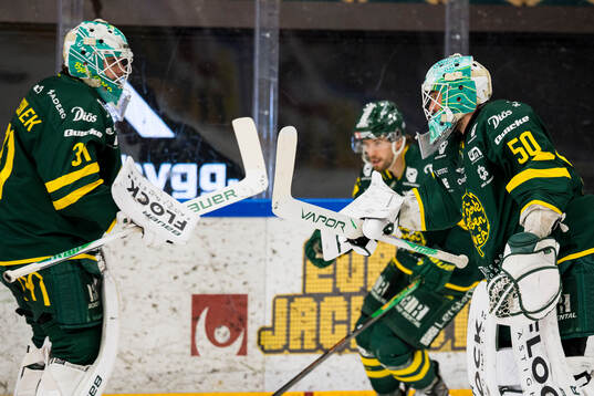 Björklövens målvakt Frans Tuohimaa och målvakt Olle