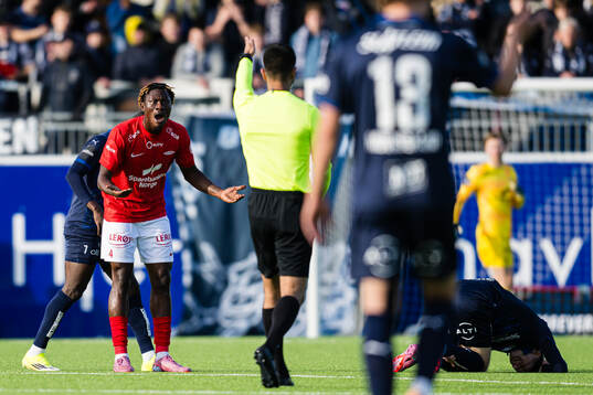 Nana Kwame Boakye of Brann reacts