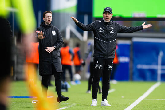 Head coach Freyr Alexandersson of Brann reacts