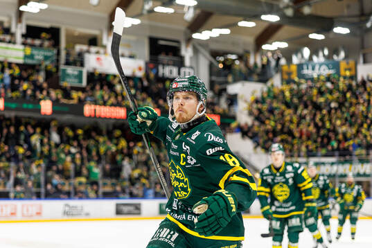 Björklövens Axel Ottosson jublar