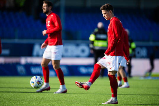 Felix Horn Myhre of Brann warms up