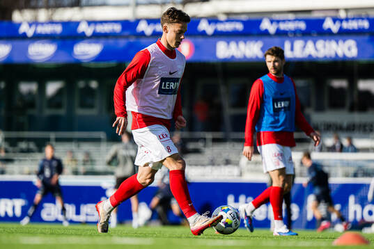 Felix Horn Myhre of Brann warms up