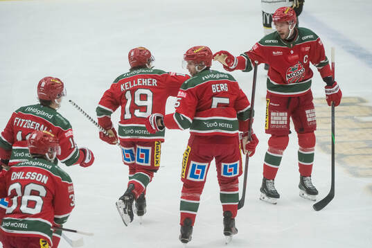 MoDos Tyler Kelleher jublar