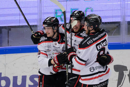Nybro Vikings Gabriel Säll jublar