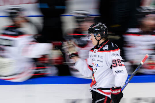 Nybro Vikings Gabriel Säll jublar
