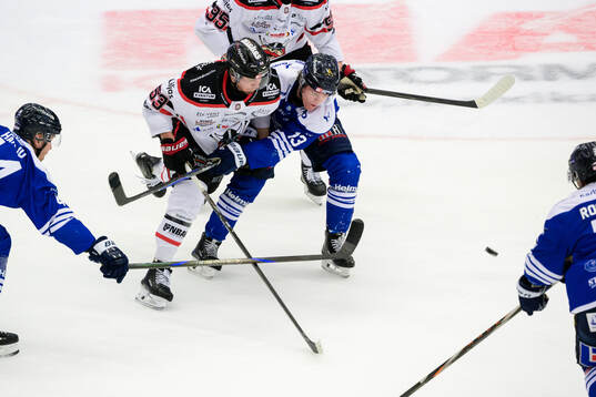 Nybro Vikings Jesper Mångs och Karlskogas Hampus Plato
