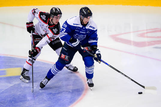 Nybro Vikings Joel Kant och Karlskogas Oliver Eklind