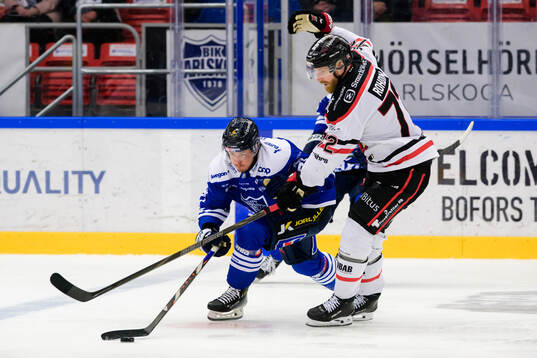 Karlskogas Adam Rockwood och Nybro Vikings Joachim Rohdin