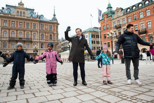Statsminister Ulf Kristersson (M) och Timrås Anton Lander