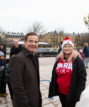 Statsminister Ulf Kristersson (M) besöker ett event