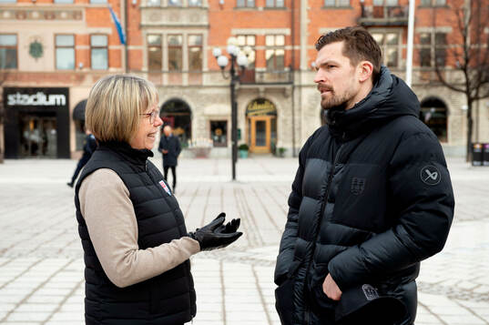 Klubbchef Helene Ersson och Anton Lander