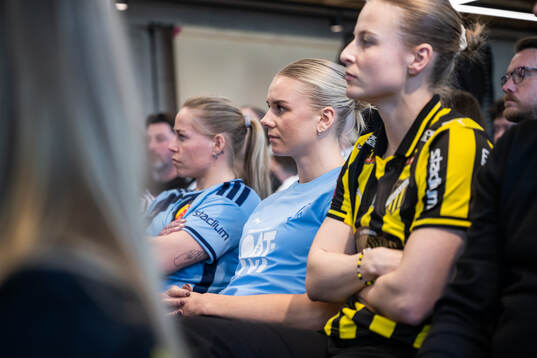 Nellie Lilja, Malmö FF, och Anna Anvegård, Häcken