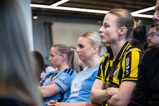 Nellie Lilja, Malmö FF, och Anna Anvegård, Häcken