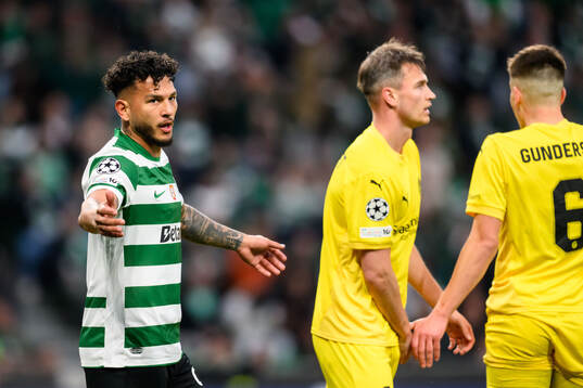 Luis Suárez of Sporting reacts