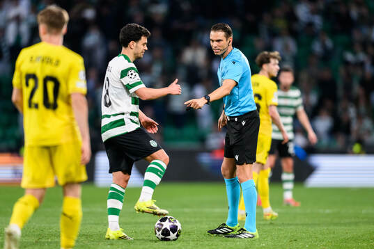 Pedro Gonçalves of Sporting and referee Sandro Schärer