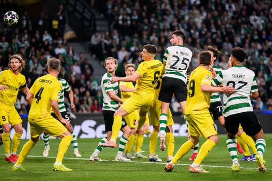 Gonçalo Inácio of Sporting scores the 1-0 goal