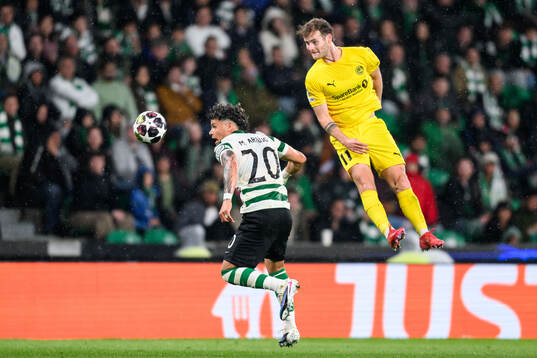 Maximiliano Araújo of Sporting and Ole Didrik Blomberg of