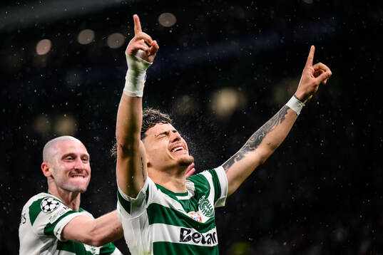 Maximiliano Araújo of Sporting celebrates