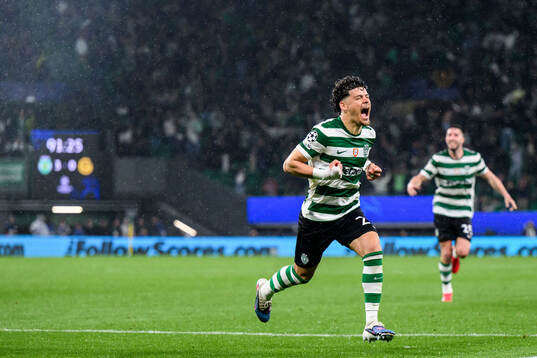 Maximiliano Araújo of Sporting celebrates