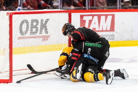 Örebros Filip Berglund och Luleås Brendan Shinnimin