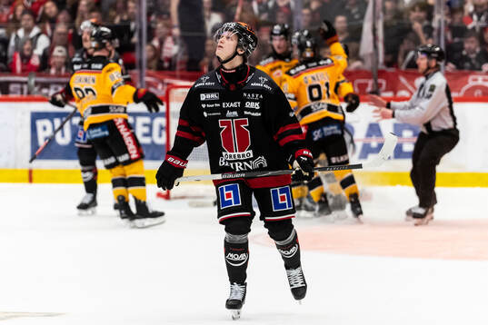 Örebros Patrik Puistola deppar vid 1-4 målet