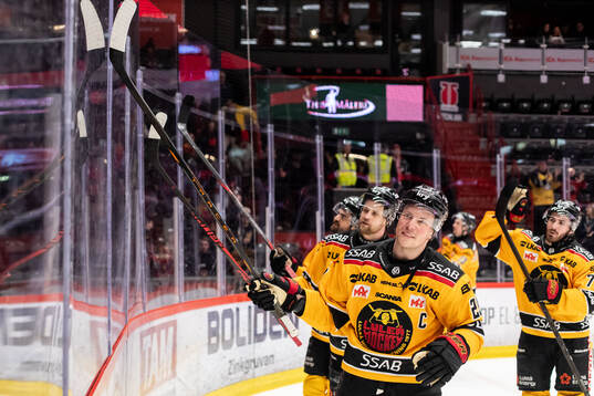Luleås Erik Gustafsson jublar