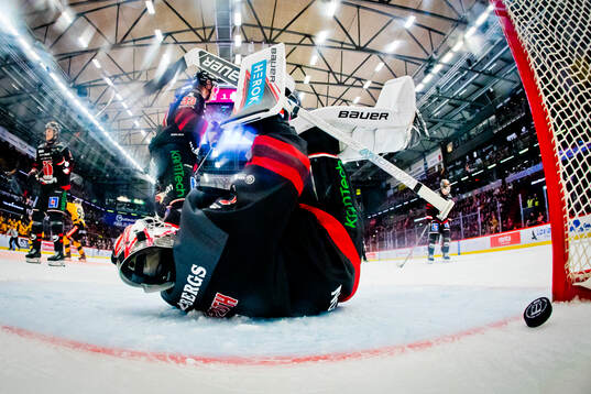 Örebros målvakt Jhonas Enroth deppar vid 1-2