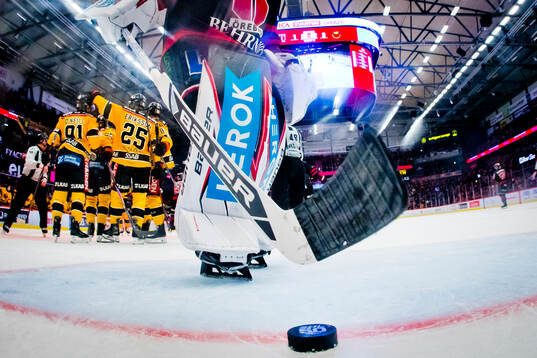 Luleås Isac Hedqvist jublar med Brian O'Neill och Filip