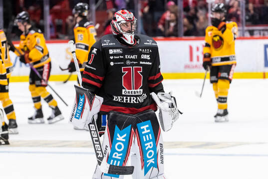 Örebros målvakt Jhonas Enroth deppar