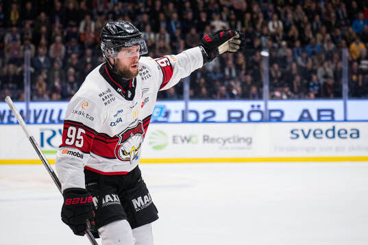 Malmö Redhawks Carl Persson jublar