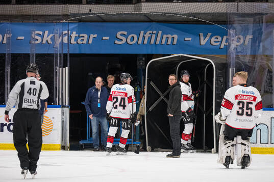 Malmö Redhawks Filip Björkman och Linus Öberg deppar