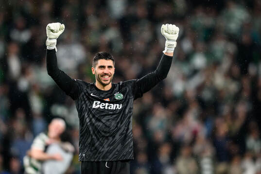 Goalkeeper Rui Silva of Sporting celebrates