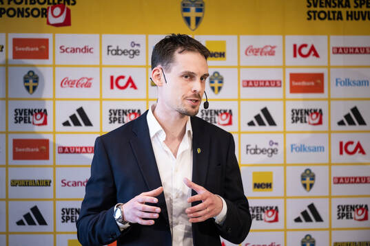 Head coach Daniel Bäckström of the Swedish