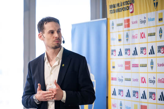 Head coach Daniel Bäckström of the Swedish