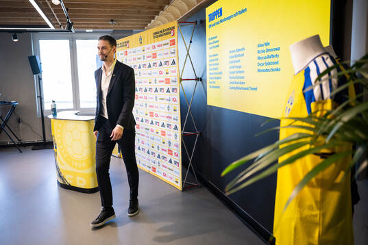 Head coach Daniel Bäckström of the Swedish