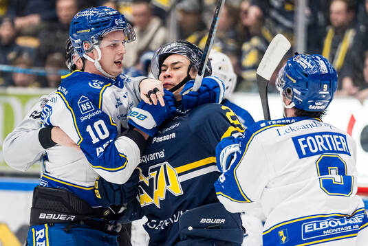Leksands Anton Johansson och HV71s Jonathan Ang