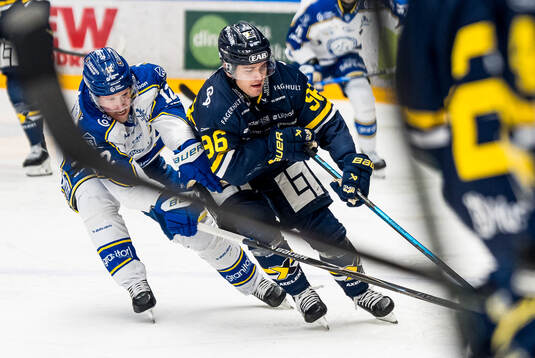 Leksands Kalle Östman och HV71s Nikola Pasic