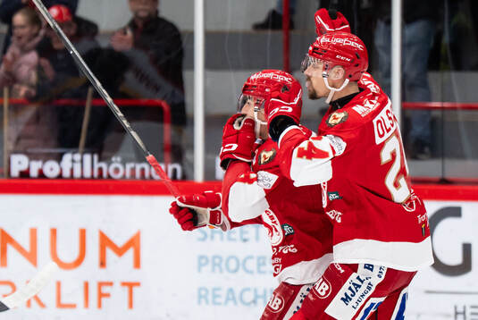 Troja/Ljungbys Albin Nilsson jublar med Hampus Olsson