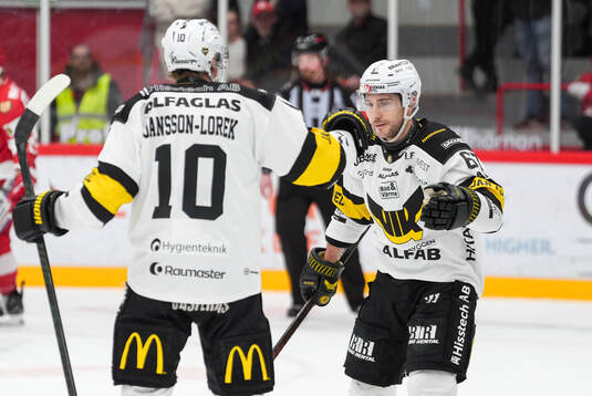 Västerås Jimmie Jansson jublar med Konstantin Komarek