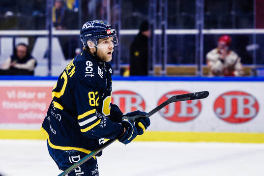 Södertäljes Roope Laavainen jublar